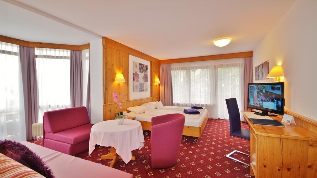 Hotel Schwarzenbergs Traube Glottertal Δωμάτιο φωτογραφία