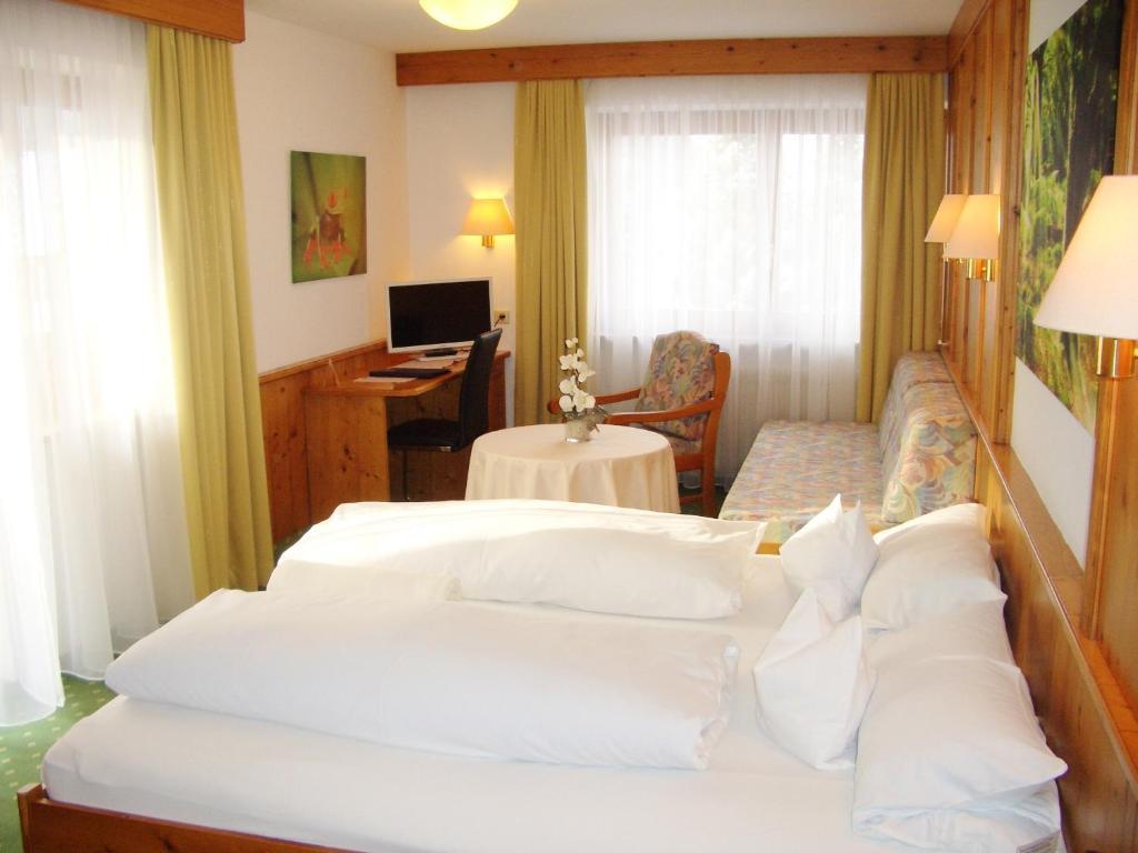 Hotel Schwarzenbergs Traube Glottertal Δωμάτιο φωτογραφία