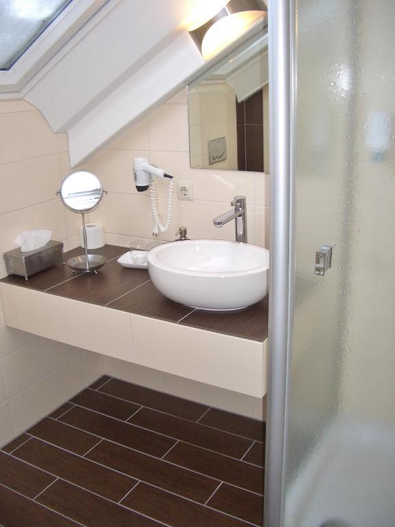Hotel Schwarzenbergs Traube Glottertal Δωμάτιο φωτογραφία